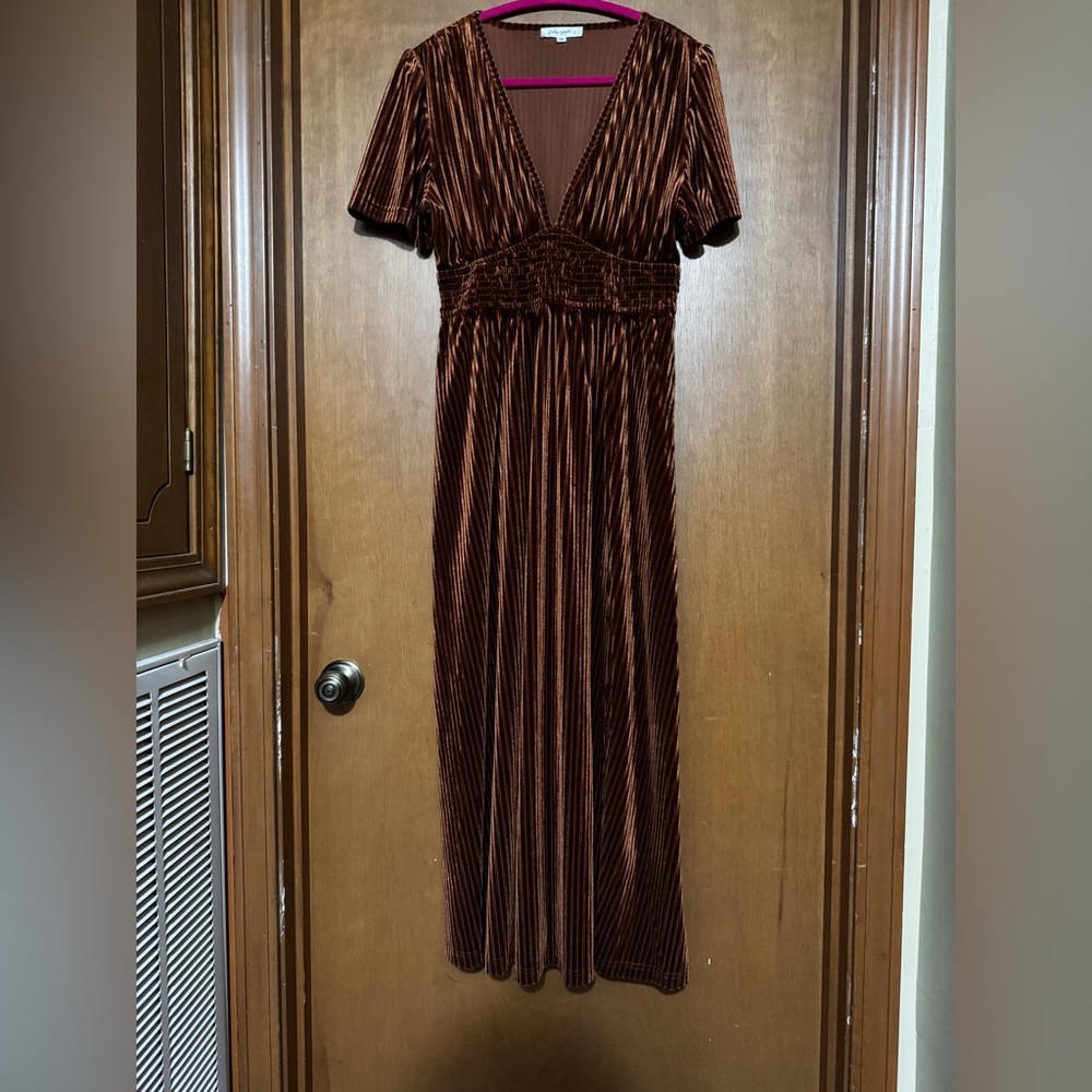 Elegant Brown Velvet Dress -Amazon Brand. Worn once. Perfect condition.